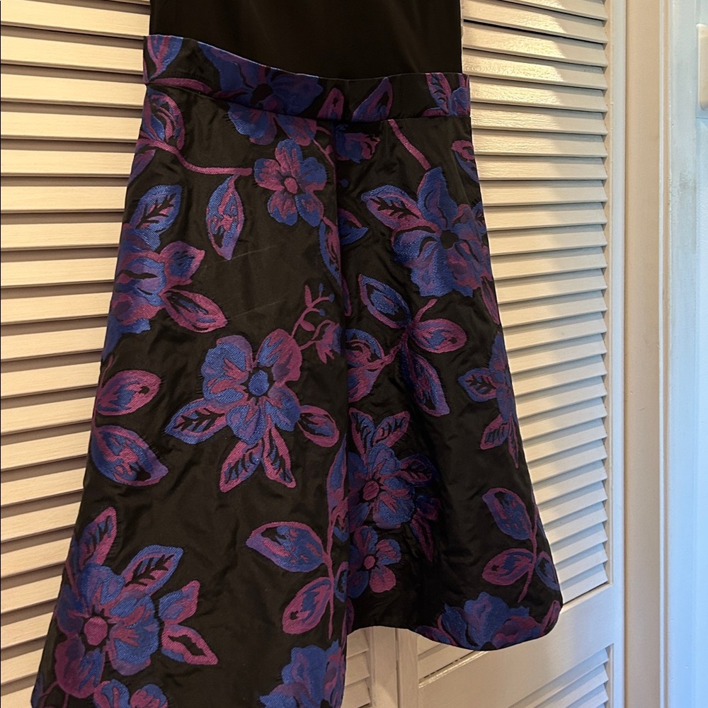 Aidan Mattox. Size 8. Gorgeous cocktail/party dress with peekaboo keyhole back. - Picture 6 of 13